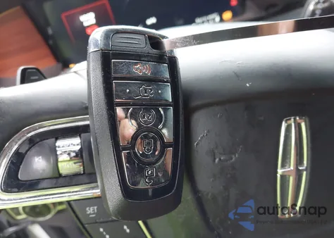 2021 Lincoln Navigator Reserve z USA, uszkodzony, nr VIN 5LMJJ2LT2MEL19646